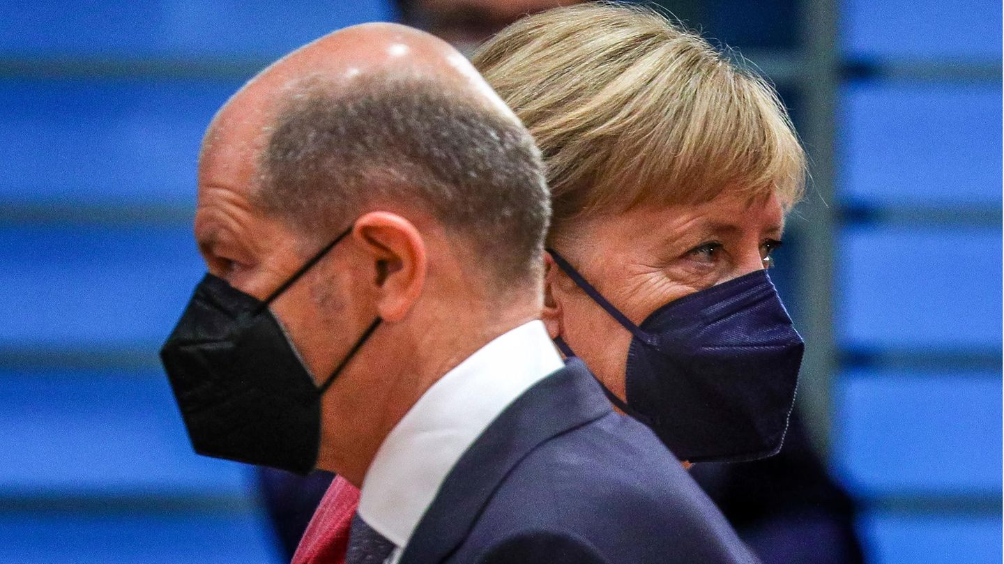 SPD-Kanzlerkandidat und Bundesfinanzminister Olaf Scholz und Bundeskanzlerin Angela Merkel (CDU)