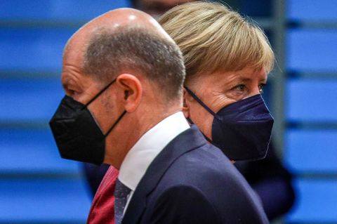 SPD-Kanzlerkandidat und Bundesfinanzminister Olaf Scholz und Bundeskanzlerin Angela Merkel (CDU)