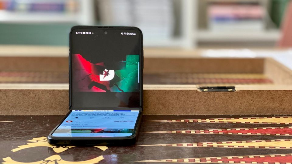 Samsung Galaxy Z Flip3 im Test: Die Zukunft kann kommen | STERN.de