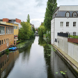 Die in 12 Megapixeln auflösende Hauptkamera des Galaxy Z Flip3 schießt scharfe Fotos mit für Samsungs Verhältnisse überraschend natürlichen Farben