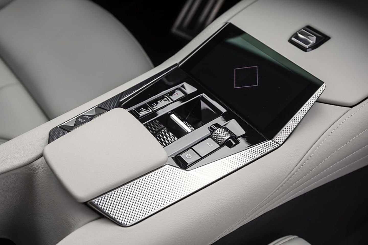 DS 4 E-Tense 225