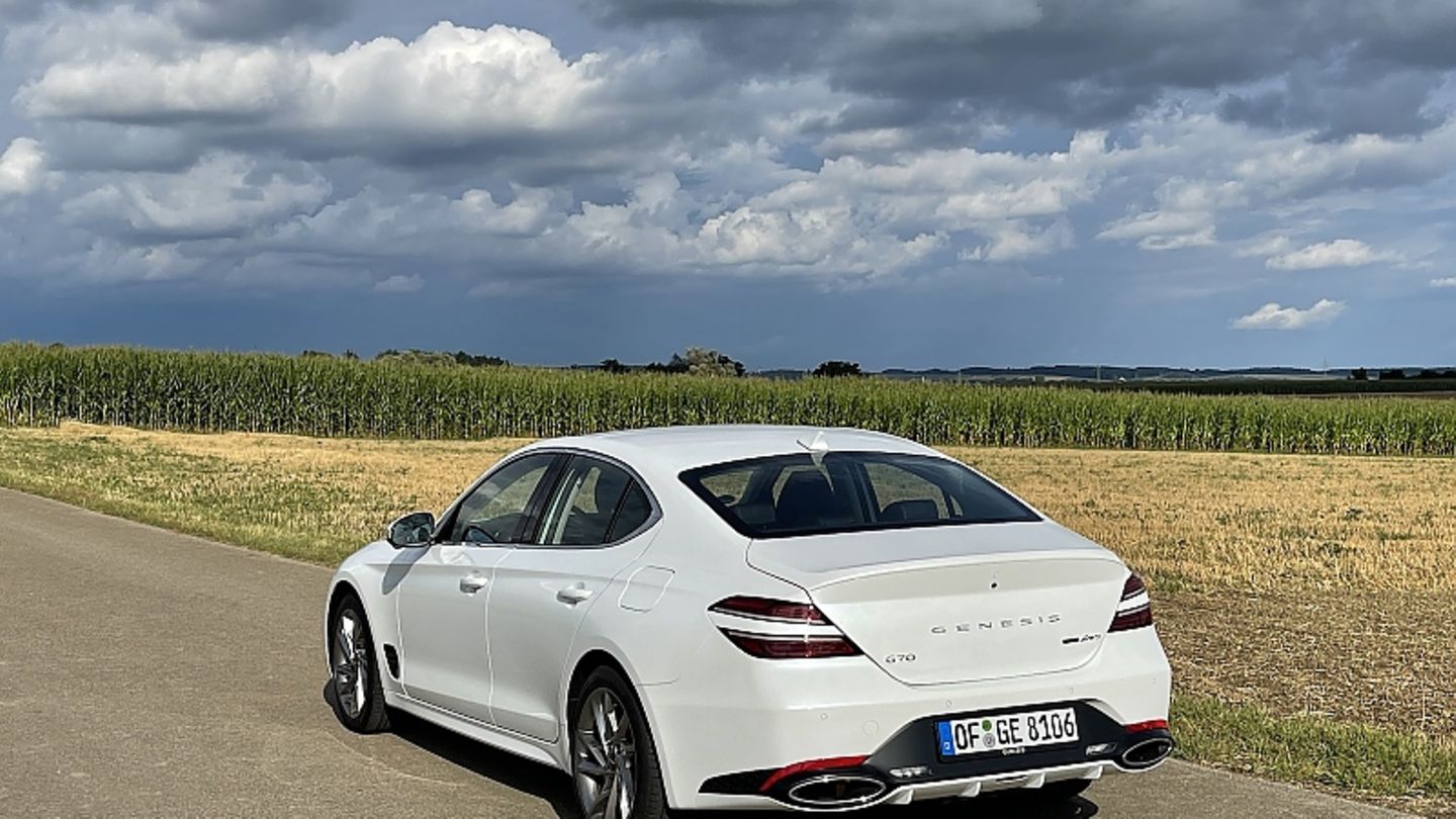 Genesis G70 2.0 T AWD: Shine in the division