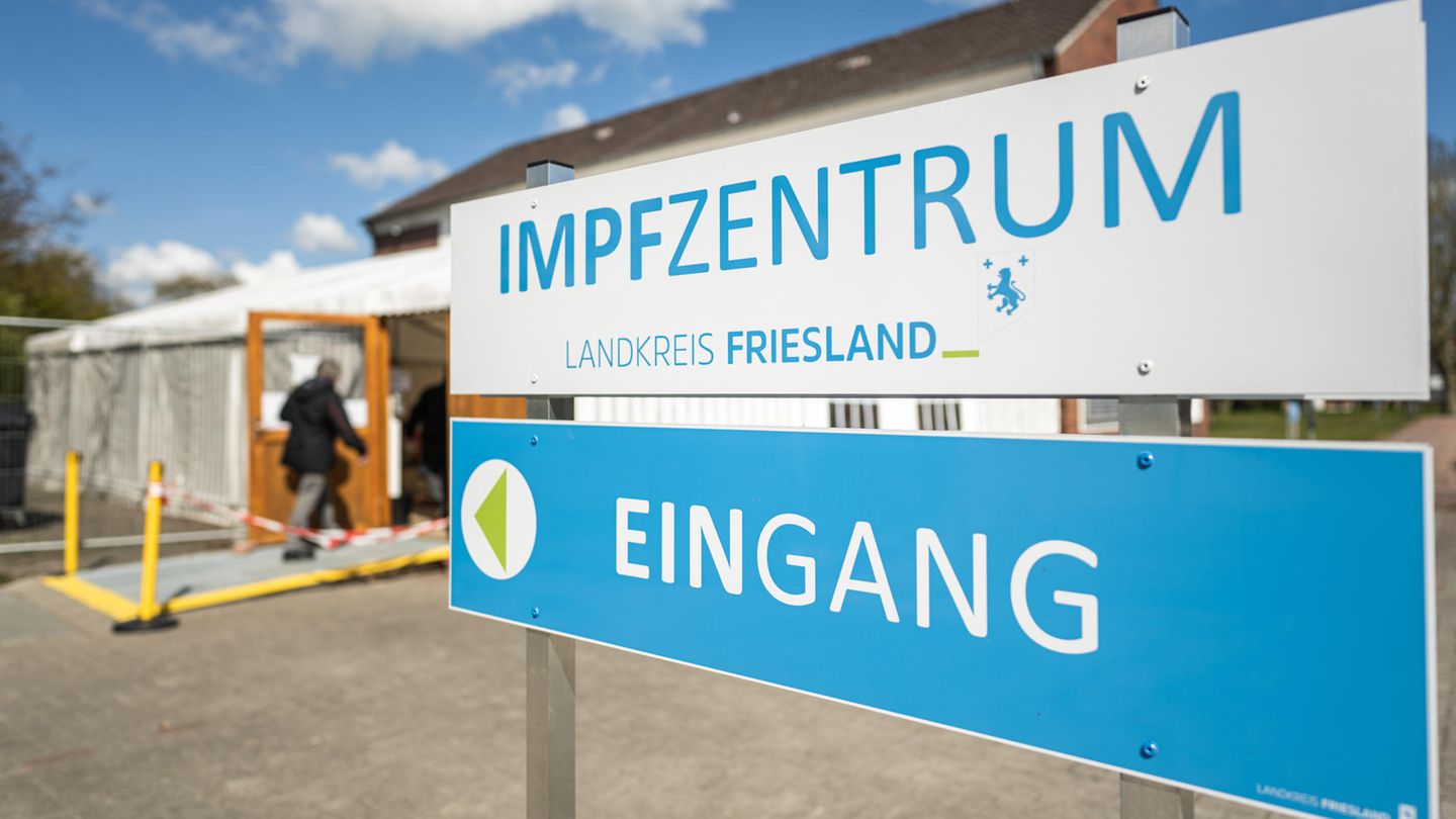 Landkreis Friesland: Kochsalzlösung statt Biontech-Impfstoff: Zwei Mitarbeiter erheben neue Vorwürfe gegen Impfzentrum
