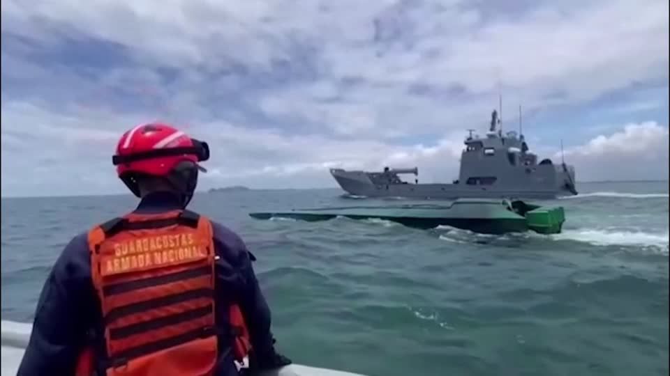 Video: Dicker Fisch: 1,8 Tonnen Koks im Halbtaucher beschlagnahmt Video: Dicker Fisch: 1,8 Tonnen Koks im Halbtaucher beschlagnahmt