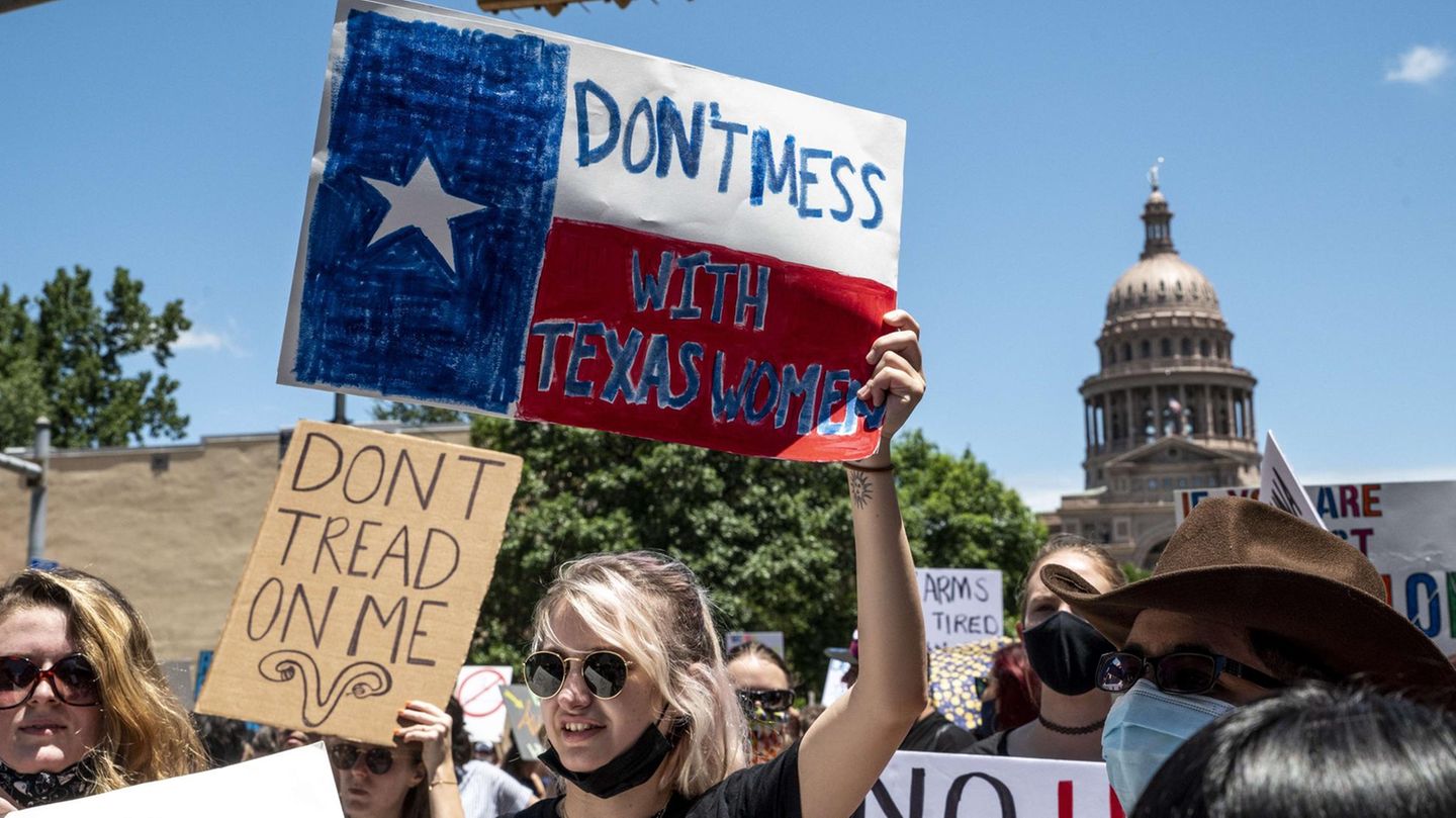 Demonstrant:innen protestieren im Mai vor dem Kapitol in Austin gegen das texanische Abtreibungsgesetz
