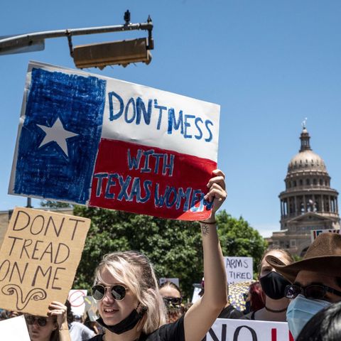 Demonstrant:innen protestieren im Mai vor dem Kapitol in Austin gegen das texanische Abtreibungsgesetz