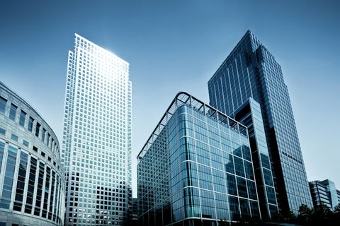 Große Bürogebäude mit Glasfassaden