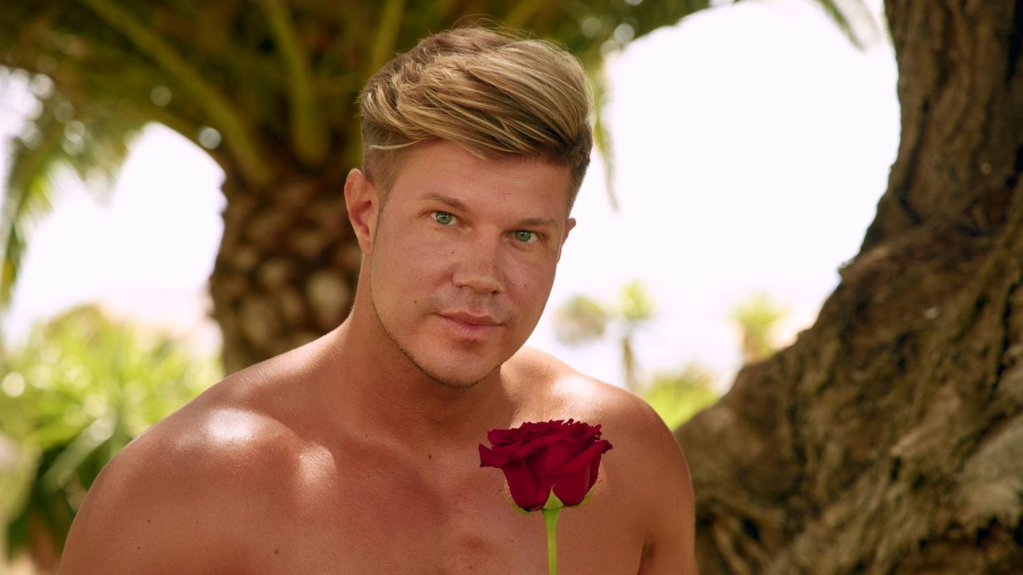 "Bachelor in Paradise"