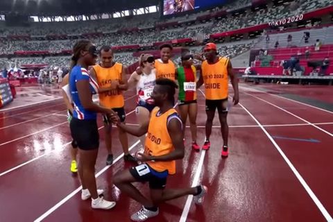 Paralympics 2021: Mitten auf der Laufbahn: Begleitläufer macht Sprinterin Heiratsantrag