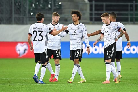 Jonas Hofmann, Timo Werner, Leroy Sané, Marco Reus, Thilo Kehrer (v.l.n.r.)