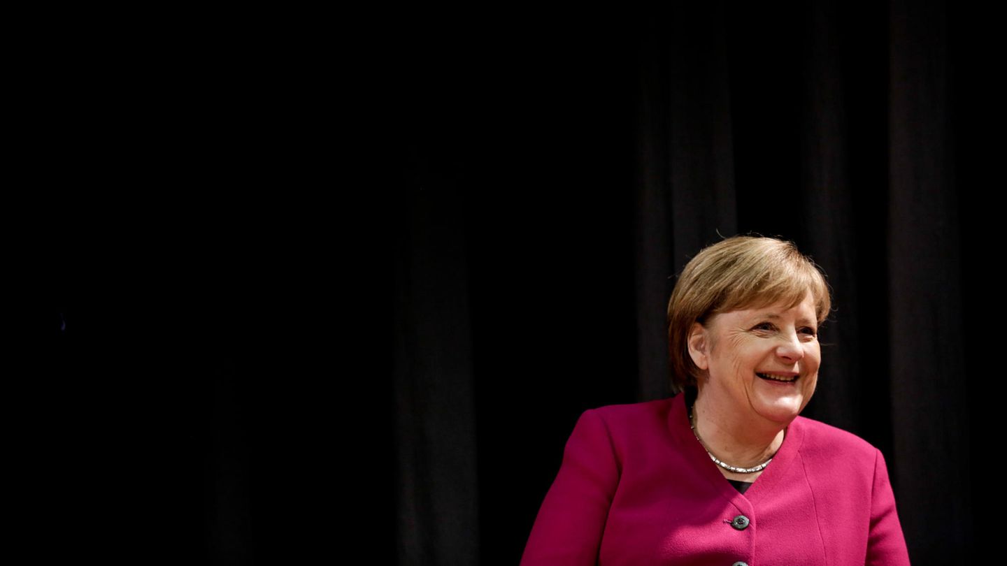 Merkel in Brombeer