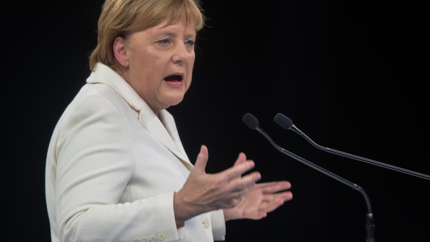 Merkel in weiß