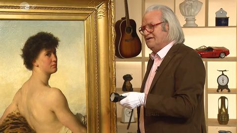 Albert Maier untersucht im Studio von Bares für Rares das Gemälde