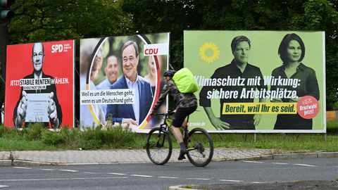 Wahlplakate der Kanzlerkandidat*innen Olaf Scholz, Armin Laschet und Annalena Baerbock