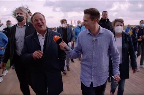 Immer wieder versuchten die beiden "heute-show"-Korrespondenten, die Kandidat:innen aus der Reserve zu locken