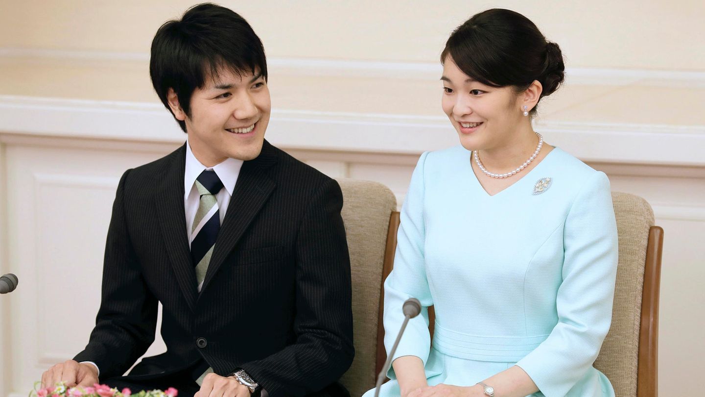 Bei einer Pressekonferrenz kündigten Prinzessin Mako und ihr Verlobter Kei Komuro ihre Hochzeitspläne für das Ende des Jahres an