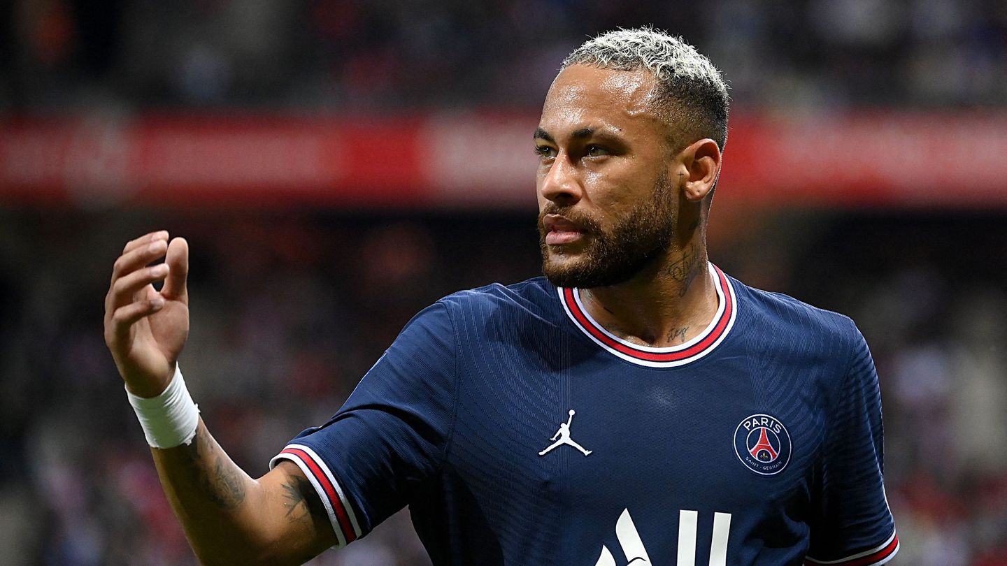 Neymar: Transfer will probably cost Paris Saint-Germain more than half a billion euros