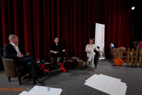 Video: Koalitionsaussage mit Götterspeise?