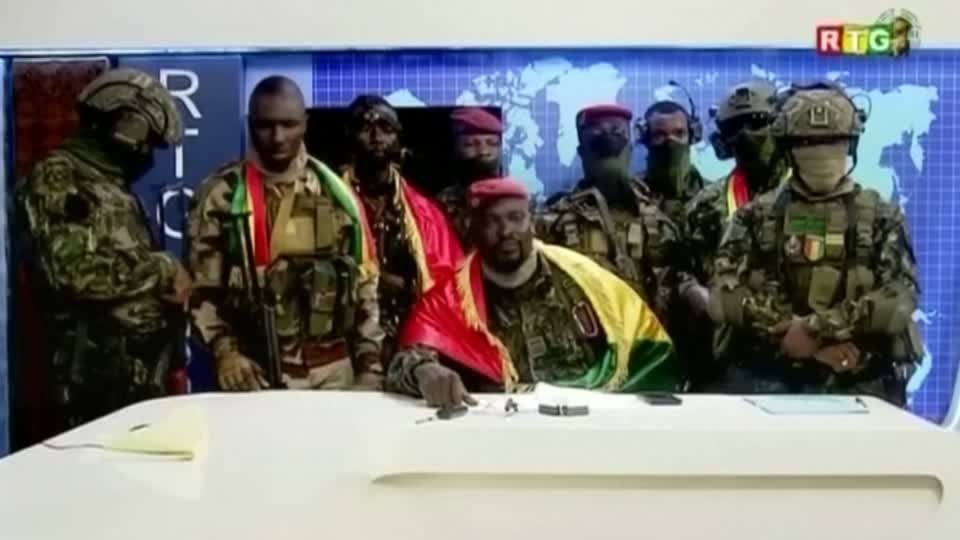 Video: Elite-Einheit verkündet Putsch in Guinea Video: Elite-Einheit verkündet Putsch in Guinea