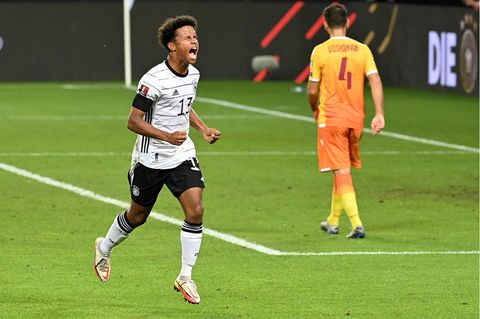 Karim Adeyemi: Der Mittelstürmer, 19, traf bei seinem A-Nationalelf-Debüt - das haben nicht viele geschafft. Als 12-Jähriger wurde er beim FC Bayern aussortiert. Zum Glück erkannten sie bei der SpVgg Unterhaching sein Talent und förderten ihn. Von dort ging es über RB Salzburg und die U21 in die Nationalelf.