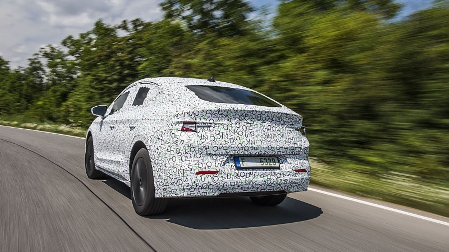 First drive in the Skoda Enyaq 80 Coupé: weird number