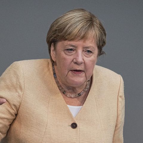 Bundeskanzlerin Angela Merkel (CDU) spricht im Plenum im Deutschen Bundestag