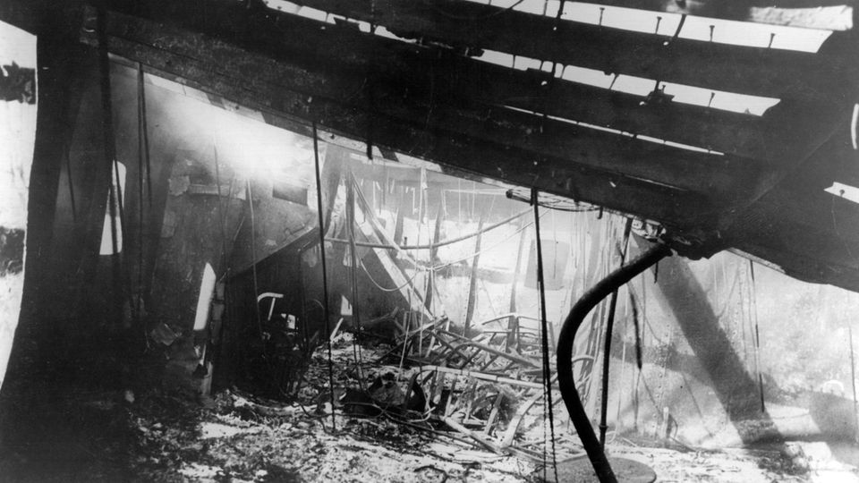 Das ausgebrannte Oberdeck der "Morro Castle"