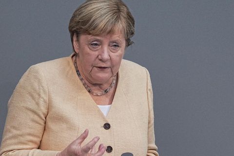 Letzte Bundestagsdebatte: Wahlkampf im Bundestag: Merkel wirbt offensiv für Laschet und kassiert Buhrufe