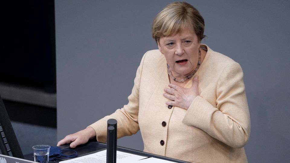 Bundeskanzlerin Angela Merkel heute im Bundestag