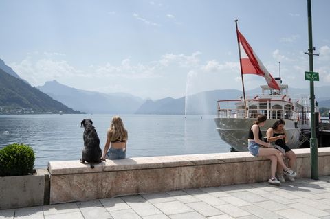 Besucher am Traunsees bei Gmunden
