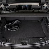 Das Bosch-Ladekabel nimmt deutlich weniger Platz weg als bisherige Lösungen