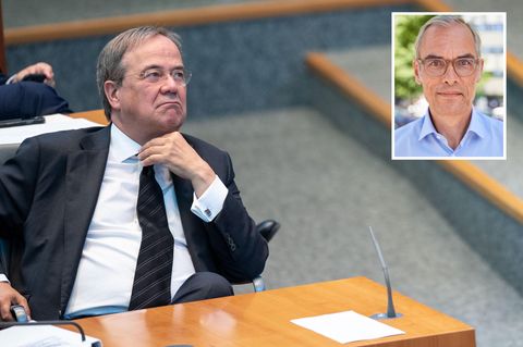 Armin Laschet schaut skeptisch auf Frank Schmiechen