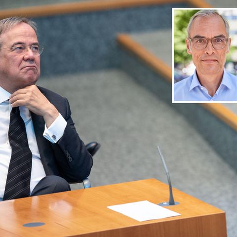 Armin Laschet schaut skeptisch auf Frank Schmiechen