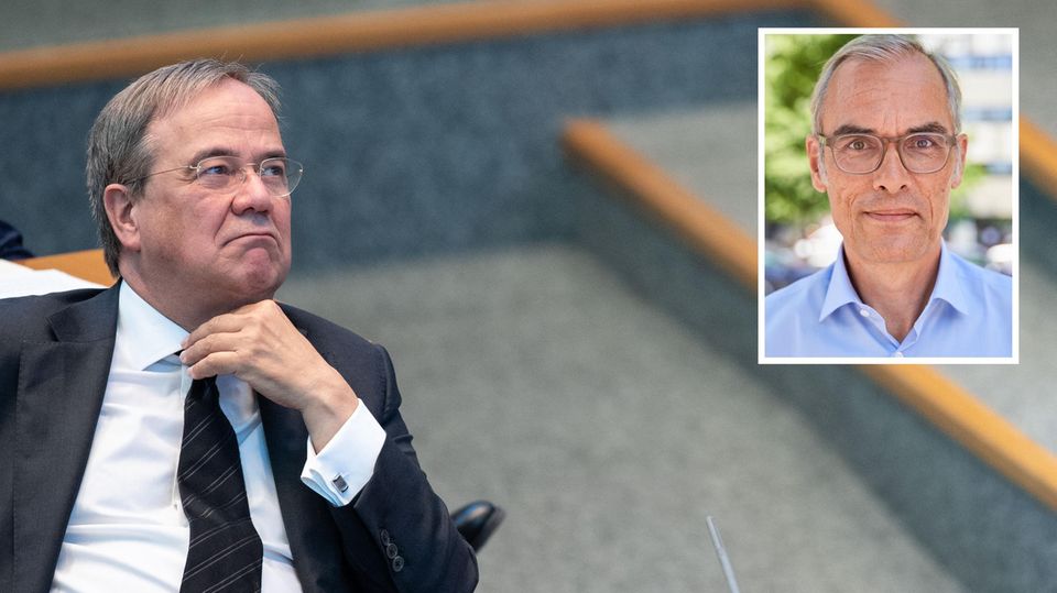 Armin Laschet schaut skeptisch auf Frank Schmiechen