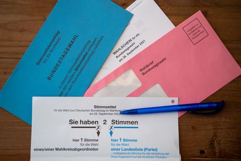 Viele Wahlberechtigte sind mit den Briefwahlunterlagen vertraut