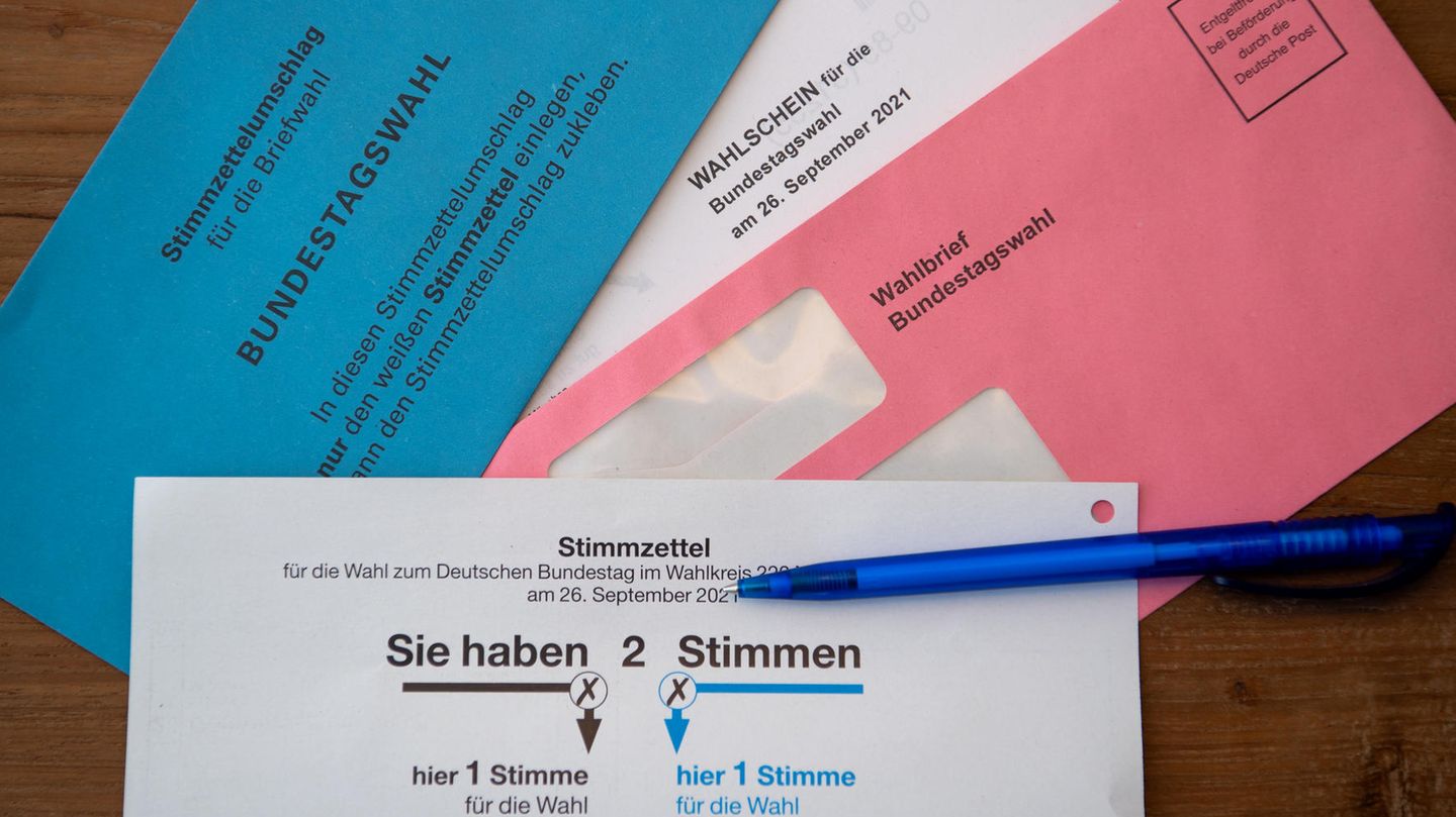 Viele Wahlberechtigte sind mit den Briefwahlunterlagen vertraut