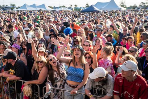 Zero Covid Delta Australien Neuseeland: Menschen feiern beim Wildfoods Festival in Hokitika