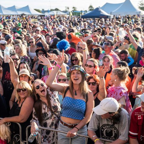 Zero Covid Delta Australien Neuseeland: Menschen feiern beim Wildfoods Festival in Hokitika