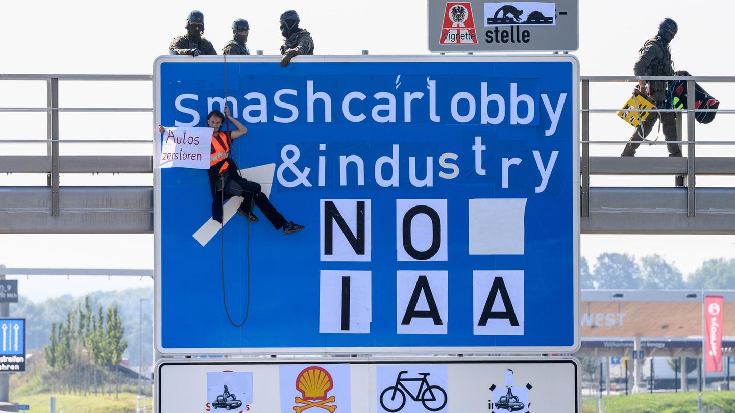 Blockade Autobahn IAA