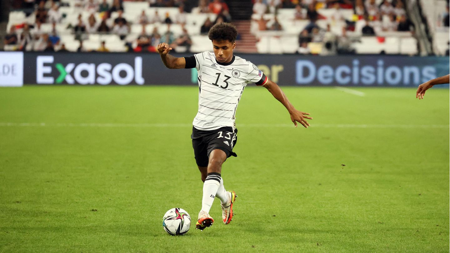 Nach drei WM-Qualifikationsspielen: Gewinner: Karim Adeyemi hat bei seinem Debüt gegen Armenien gleich ein Tor erzielt. Der talentierte 19-Jährige, der bei RB Salzburg unter Vertrag steht, hat damit zumindest die Hoffnung geschürt, dass Timo Werner auf der Mittelstürmer-Position demnächst starke Konkurrenz bekommt. Gewinner: Karim Adeyemi hat bei seinem Debüt gegen Armenien gleich ein Tor erzielt. Der talentierte 19-Jährige, der bei RB Salzburg unter Vertrag steht, hat damit zumindest die Hoffnung geschürt, dass Timo Werner auf der Mittelstürmer-Position demnächst starke Konkurrenz bekommt.