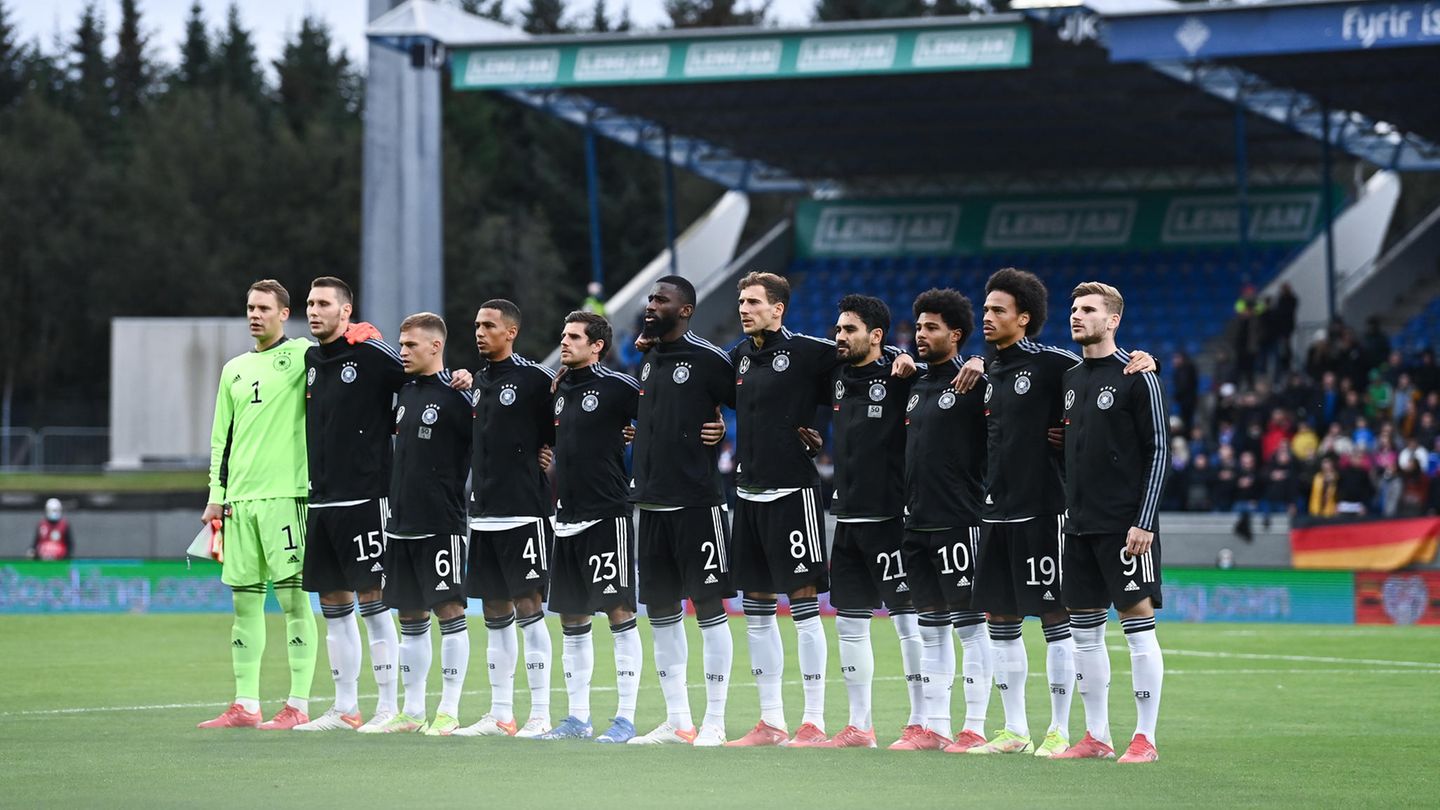 Nach drei WM-Qualifikationsspielen: Gewinner: Das gesamte DFB-Team hat gezeigt, dass der Trainerwechsel offenbar gut getan hat. Besonders im Spiel gegen Armenien zeigte die Nationalelf, dass sie temporeich, kombinationsstark und treffsicher spielen kann - und das über 90 Minuten. Die Partie wirkte wie ein Beschreiungsschlag nach vielen schwachen und zähen Darbietungen unter Löw in den vergangenen Jahren. Gewinner: Das gesamte DFB-Team hat gezeigt, dass der Trainerwechsel offenbar gut getan hat. Besonders im Spiel gegen Armenien zeigte die Nationalelf, dass sie temporeich, kombinationsstark und treffsicher spielen kann - und das über 90 Minuten. Die Partie wirkte wie ein Beschreiungsschlag nach vielen schwachen und zähen Darbietungen unter Löw in den vergangenen Jahren.