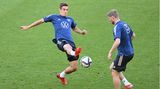Verlierer: Für Florian Neuhaus gilt ähnliches wie für Dahoud. Er ist hochveranlagt, muss sich aber hinter den Stammkräften Leon Goretzka und Joshua Kimmich oder Backup Ilkay Gündogan anstellen. Der Gladbacher kam auf keine einzige Spielminute in den ersten drei Spielen unter Flick.