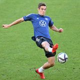 Verlierer: Für Florian Neuhaus gilt ähnliches wie für Dahoud. Er ist hochveranlagt, muss sich aber hinter den Stammkräften Leon Goretzka und Joshua Kimmich oder Backup Ilkay Gündogan anstellen. Der Gladbacher kam auf keine einzige Spielminute in den ersten drei Spielen unter Flick.