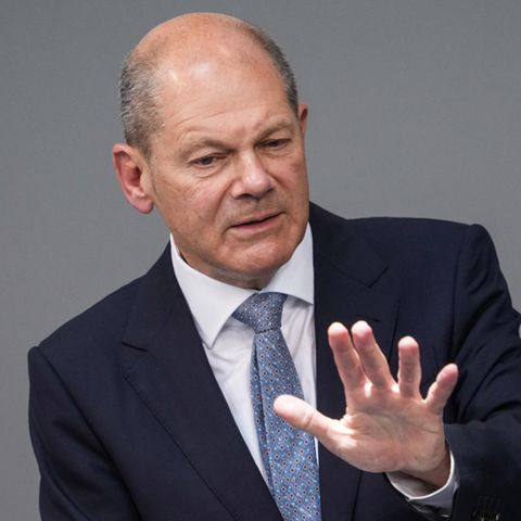 Finanzminister Olaf Scholz ließ mitteilen, dass sein Ministerium die Ermittlungen "voll und ganz" unterstützt. Die Financial Intelligence Unit, die im Zentrum des Verdachts steht, gehört zu Zoll – und dieser ist Teil des Finanzministeriums. 