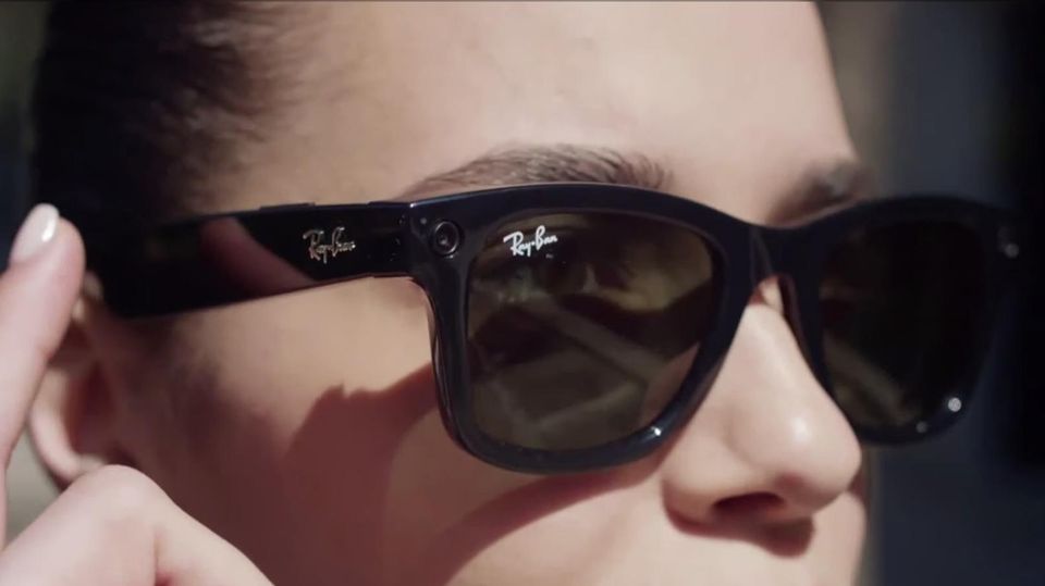 Smart glasses: the camera is easy to see, but has been implemented discreetly The camera is easy to see, but implemented discreetly