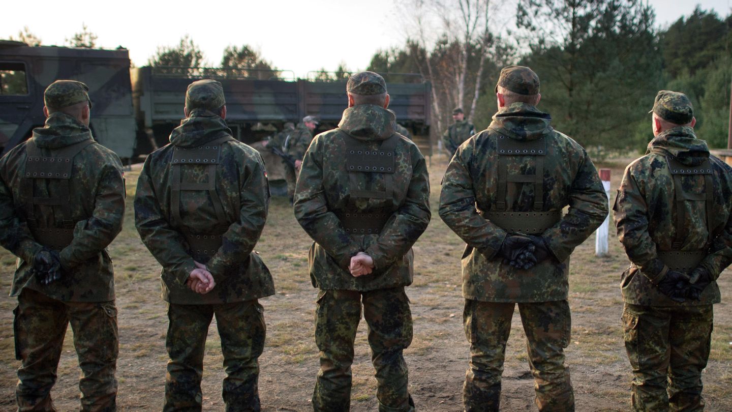 Raid against right-wing extremists: Bundeswehr reservists suspected Raid against right-wing extremists: Bundeswehr reservists suspected