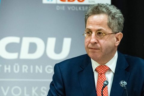 Hans-Georg Maaßen vor dem Logo der CDU Thüringen