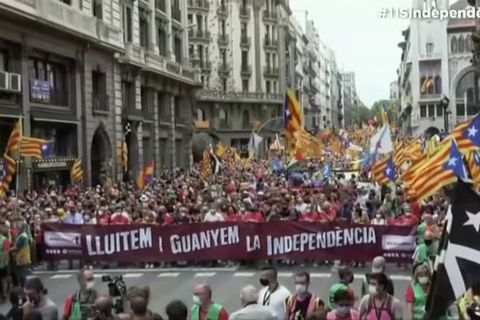 Video: Großdemonstration für die Unabhängigkeit Kataloniens
