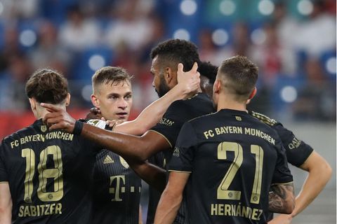 Bayern München-Spieler jubeln
