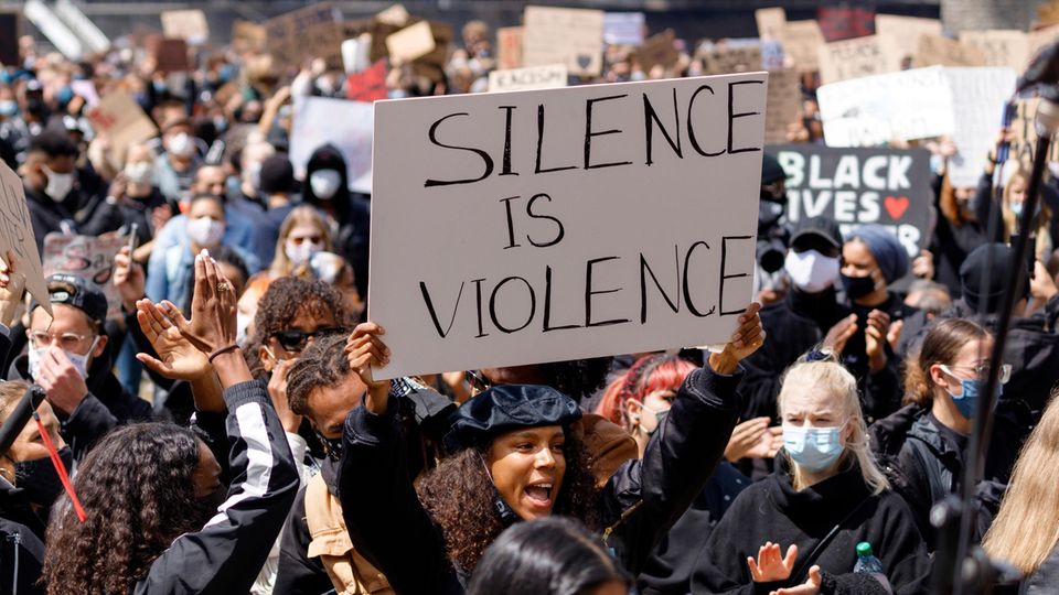Black Lives Matter Protest 2020 in Köln: "Schweigen ist Gewalt"